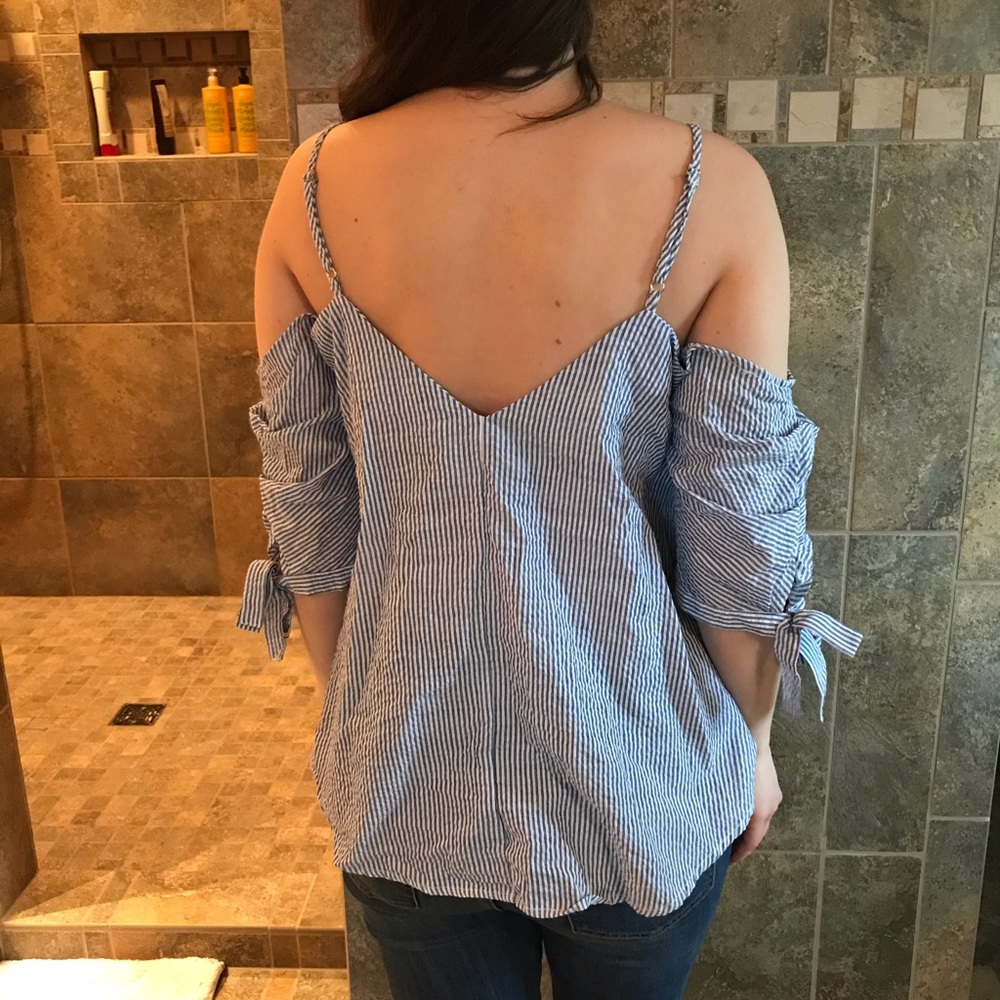 Open Shoulder Top - Picture 2 of 2